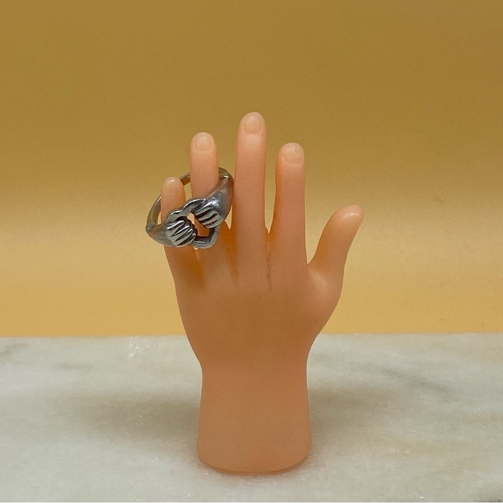 Vintage hands on heart silver ring 925 - 00G04I